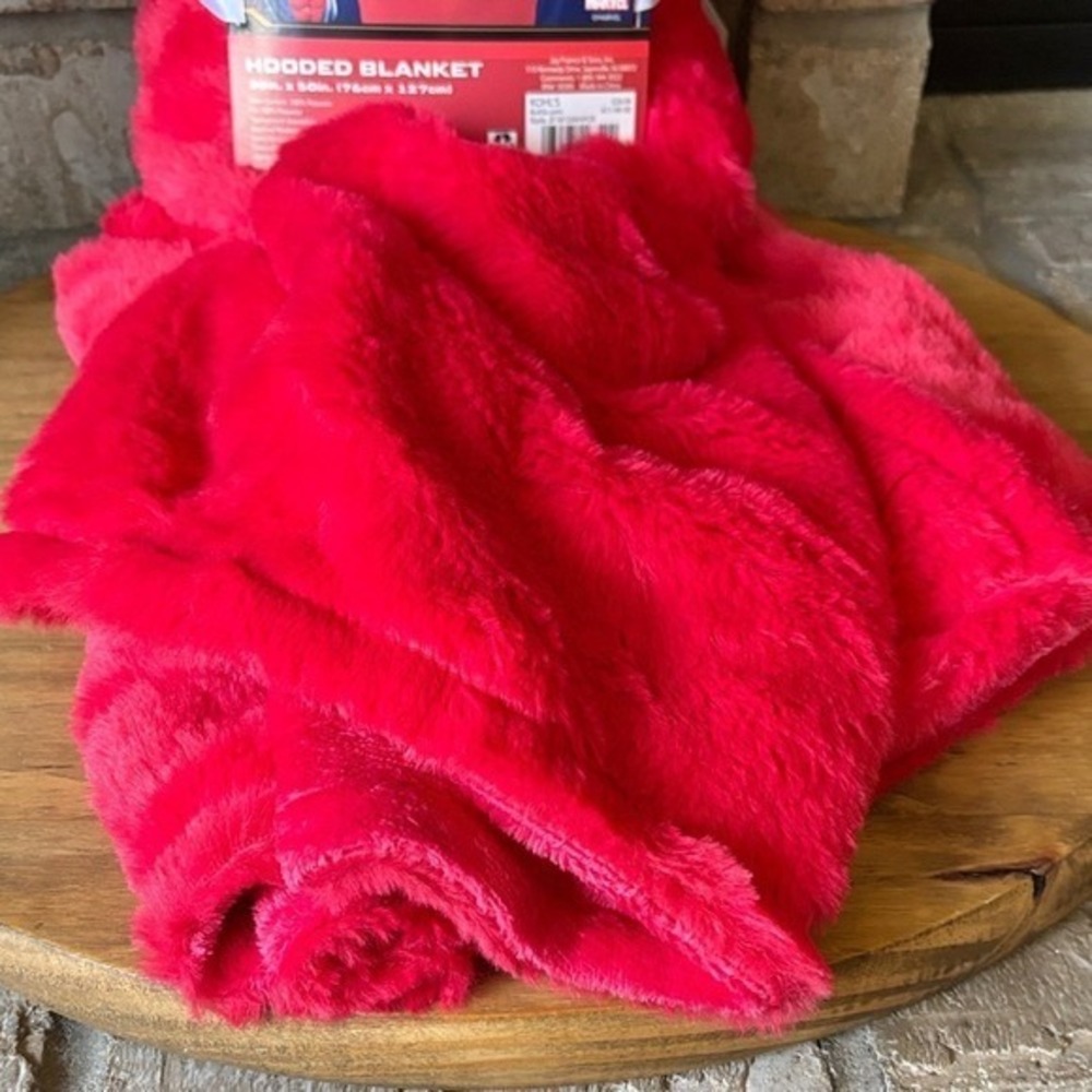 Marvel Kids Spider-Man Red Plush  Hooded Throw Blanket 30in x 50in NWT - Picture 4 of 8